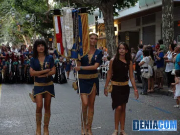 Estandarte de la filà Almogavers en el Desfile Infantil de los Moros y Cristianos Dénia 2012