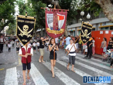 Estandarte de la filà Marins Corsaris en el Desfile Infantil de los Moros y Cristianos Dénia 2012