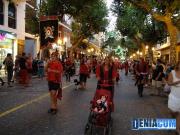Estandarte de la filà Piratas Berberiscas en el Desfile Infantil de los Moros y Cristianos Dénia 2012
