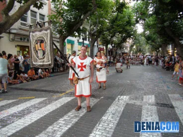 Estandarte de la filà Templaris en el Desfile Infantil de los Moros y Cristianos Dénia 2012
