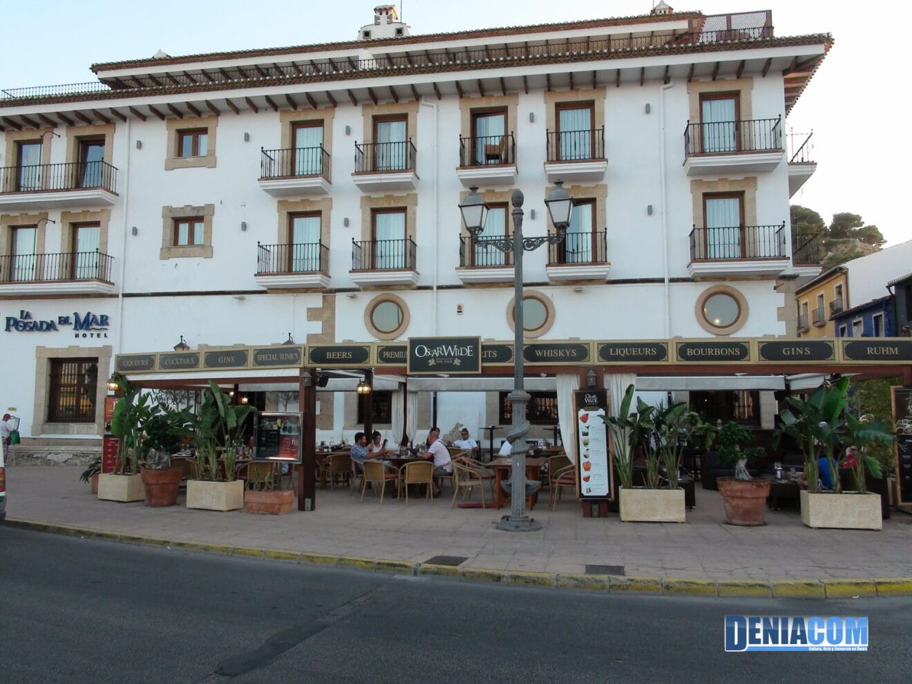 Fachada Oscar Wilde, junto a Posada del Mar
