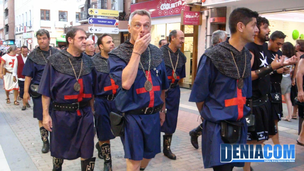 Filà Cavallers durante el pasacalle posterior al Desembarco de los Moros y Cristianos Dénia 2012