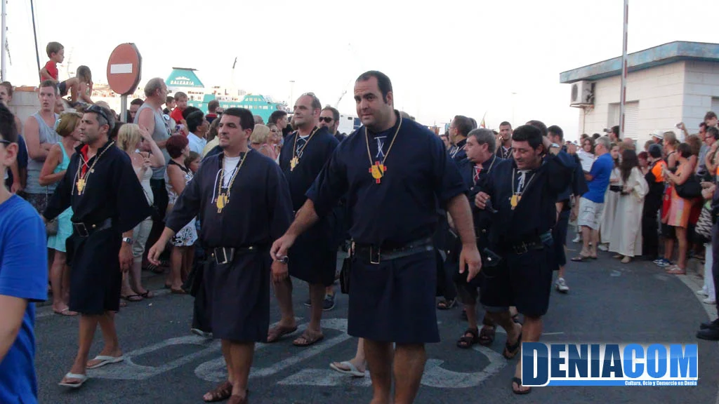 Filà Deniers durante el pasacalle posterior al Desembarco de los Moros y Cristianos Dénia 2012