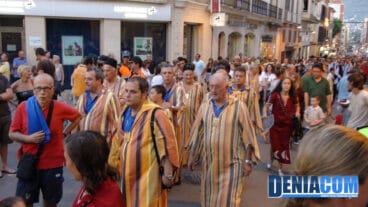 Filà Walies durante el pasacalle posterior al Desembarco de los Moros y Cristianos Dénia 2012