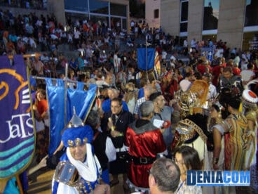 La Plaza del Consell abarrotada durante la Firma de la Tregua