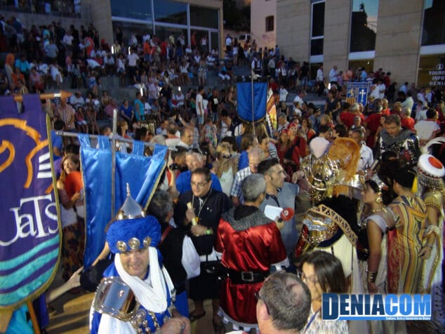 La Plaza del Consell abarrotada durante la Firma de la Tregua