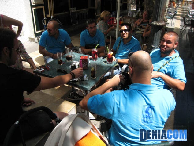 La filà Abecerrajes acude al Concurso de Paellas de los Mayorales de Sant Roc a pesar de no participar