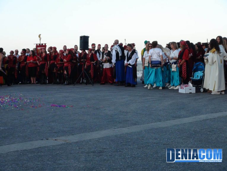 Las filàs cristianas durante el acto del Desembarco de las fiestas de Moros y Cristianos Dénia 2012