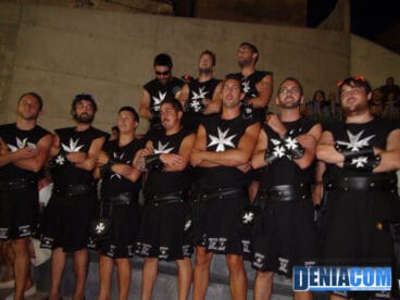 Las filàs desfilan al son de las marchas