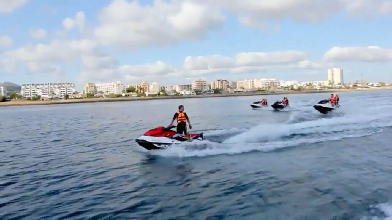 Maremoto Motos acuáticas