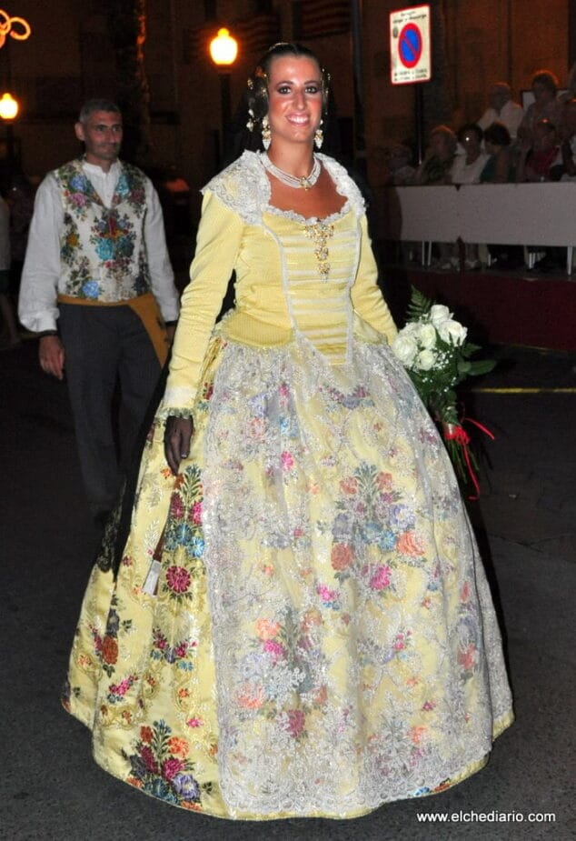 Marta Tabernero en la ofrenda de flores de Elche