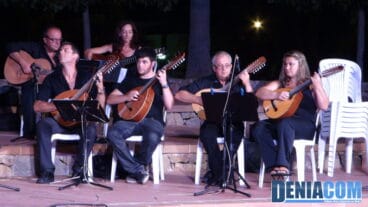 Miembros de la Rondalla Daniya de Dénia