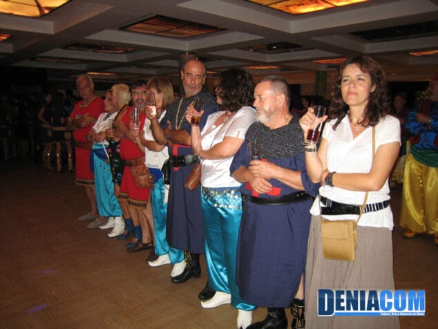 Moros y Cristianos forman escuadras en la Cena de Gala de la AMMICC