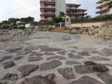 Pavimento resbaladizo en Les Rotes