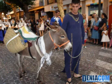 Un burrito de nombre Vicent en el Desfile Infantil de los Moros y Cristianos Dénia 2012
