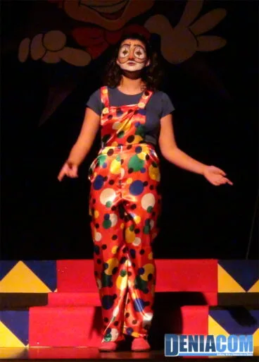 01 Presentación infantil de Baix la Mar – Presentadora