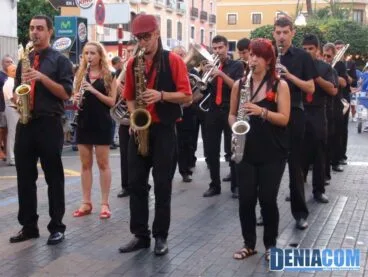 02 Pasacalle de la Charanga Toca’t un ou en Dénia