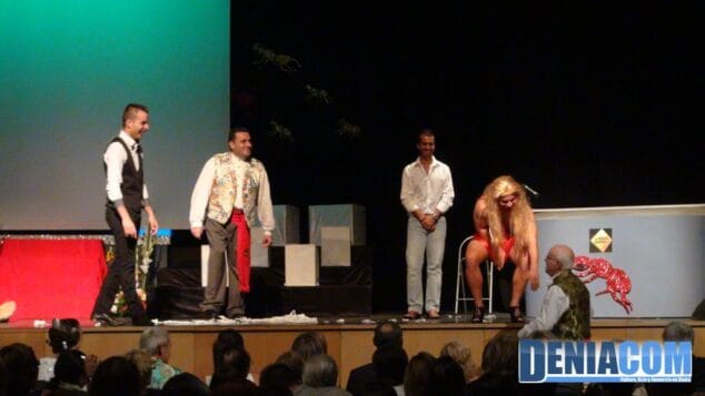 05 Espectáculo de magia en la presentación de París Pedrera