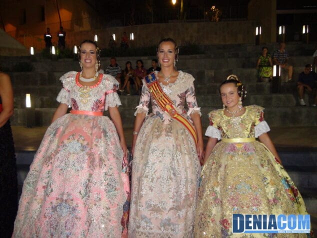 07 Marta Tabernero y Rocío Patricio con la Fallera Mayor de Valencia 2013 Sandra Muñoz