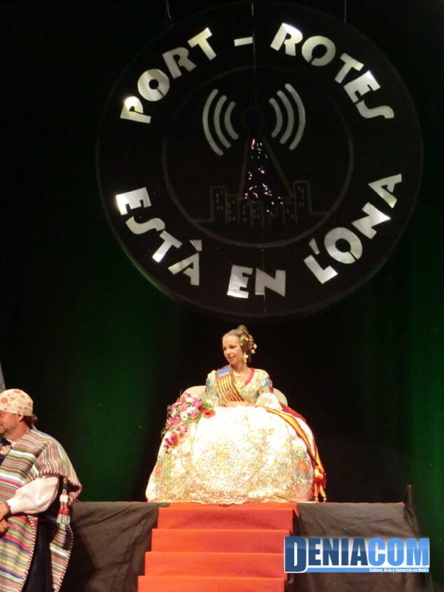 "Port Rotes està en l'ona" con su Fallera Mayor, Naia Jiménez 17 17 Naia Jimenez durante su presentación como Fallera mayor de Port Rotes 2013