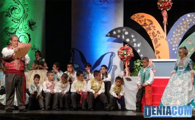 18 Poesía del hermano de Esther Dalmau en su presentación como Fallera Mayor Infantil de París Pedrera