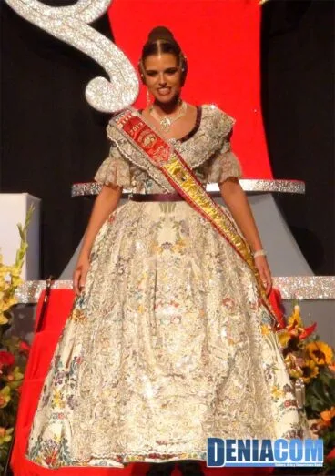27 Sara Femenía Ribes Fallera Mayor de París Pedrera 2013