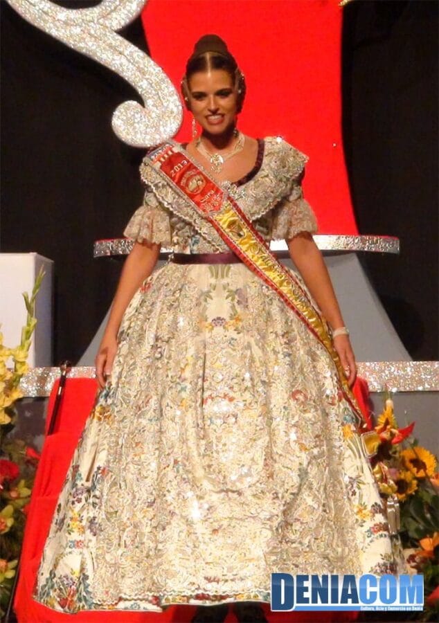 27 Sara Femenía Ribes Fallera Mayor de París Pedrera 2013