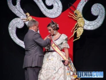 33 Pleitesía de la cofradía de la Mare de Deu a Sara Femenia