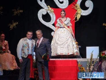 34 Pleitesía de la cofradía de la Mare de Deu a Sara Femenia