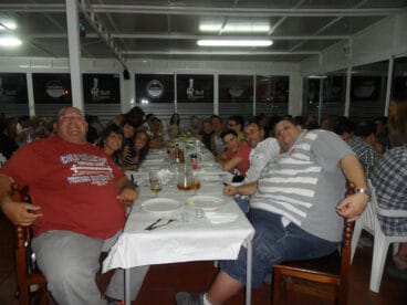 Cena de carrozas en la Falla Roques