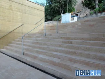 Escaleras al antiguo Trinquet