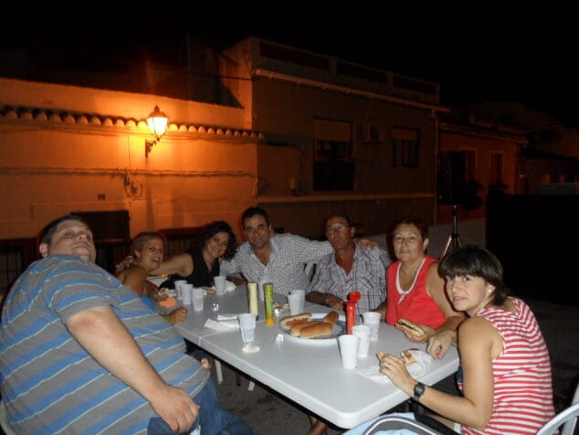 Falla Roques: Fiesta de la cerveza y cena de barrio 4 La Falla Roques de ceniat
