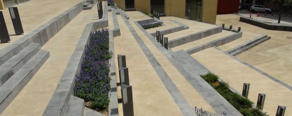 Las escaleras de la Plaza del Consell tienen nueva forma