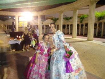 Marta Tabernero y Rocío Patricio en la elección de las reinas de las fiestas de Calp