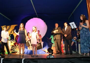 Pleitesía de la Corte de Honor de las Falleras Mayores de Dénia a las Falleras Mayores del 2º Grup de Mariners