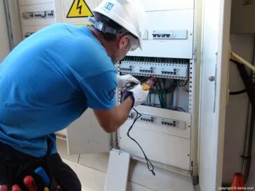 Trabajo en comunidades y naves industriales Ibrolux