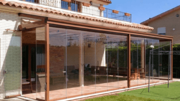 Cerramientos de cristal para terrazas con diseño moderno y funcional