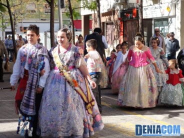 01 Llegada de la comisión infantil de Darrere del Castell a su presentación