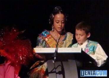 02 Presentación infantil de Les Roques 2013 – Despedida de Andrea Negre y Antonio Vivanco