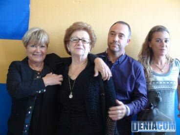 03 Descubrimiento de la placa homenaje a Diego Mena en el campo de fútbol de Dénia