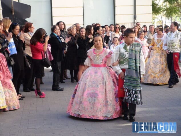03 Llegada de los cargos infantiles de Darrere del Castell