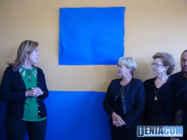 06 Descubrimiento de la placa homenaje a Diego Mena en el campo de fútbol de Dénia