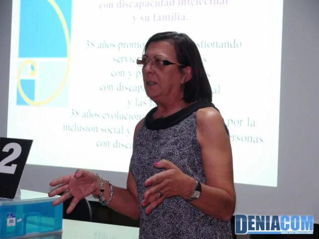 El taller de danza de APROSDECO se lleva los 2.000 euros de la Fundació Dénia 6 10 Presentación del proyecto de Aprosdeco en los premios 100x100 Fundació