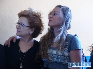 11 Familiares de Diego Mena en el descubrimiento de la placa del campo de fútbol de Dénia