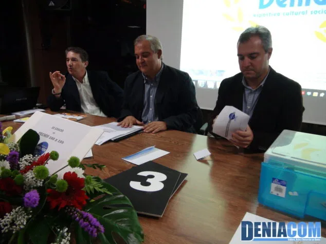 El taller de danza de APROSDECO se lleva los 2.000 euros de la Fundació Dénia 8 12 Votaciones en los premio 100x100 Fundació