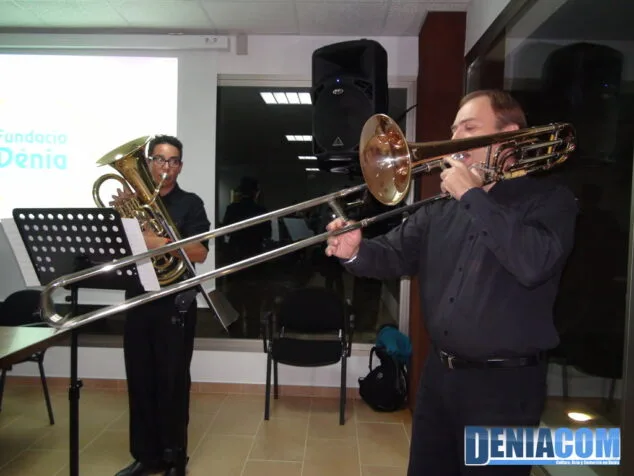 El taller de danza de APROSDECO se lleva los 2.000 euros de la Fundació Dénia 9 13 Actuación de la Banda de Dénia en los premios 100x100 Fundació