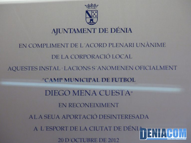 13 Placa homenaje a Diego Mena en el campo de fútbol de Dénia