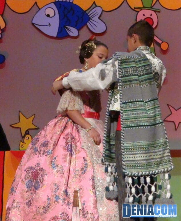 18 Imposición de banda a Diana Asunción Malonda