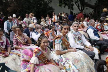 Ainhoa Flores Anna Sobrecases y Jaume Bertomeu en la despedida de las Falleras Mayores de la Comunitat