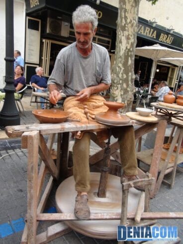 Artesano del torno en Ecodenia